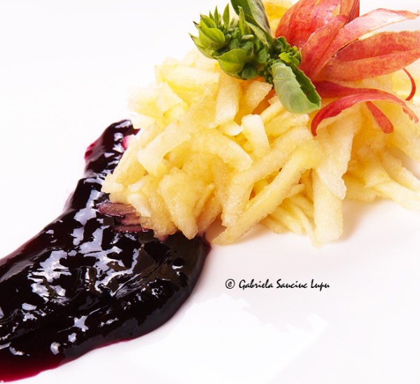 apple salad with blackberry sauce